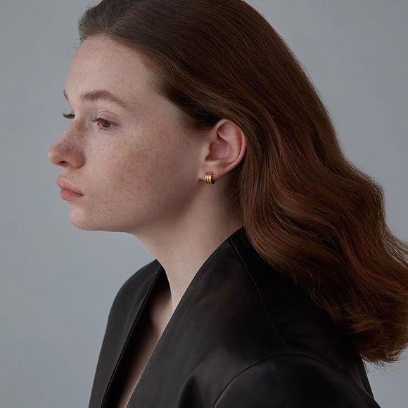 18k gold hoop earrings, mini hoop earrings, medium hoop earrings, gold earrings - Picture 10 of 11